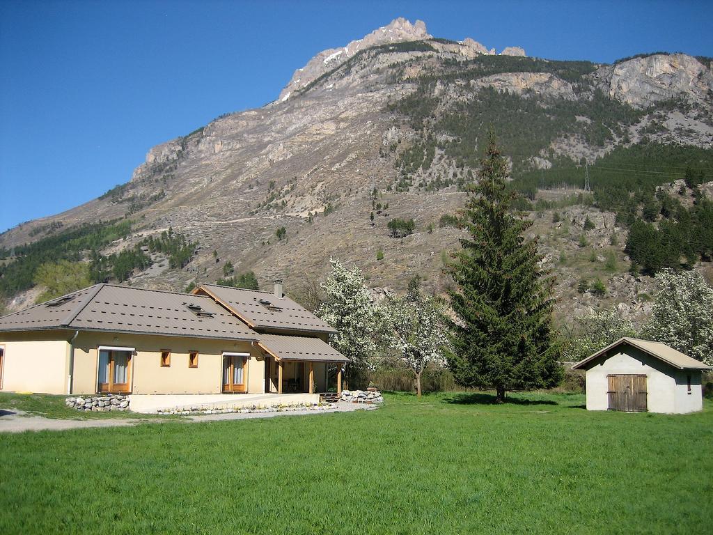 Chambres D'Hotes La Pierre D'Oran LʼArgentière-la-Bessée Bagian luar foto