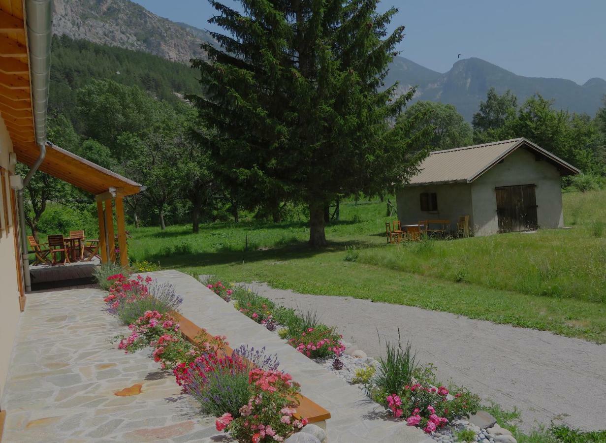Chambres D'Hotes La Pierre D'Oran LʼArgentière-la-Bessée Bagian luar foto